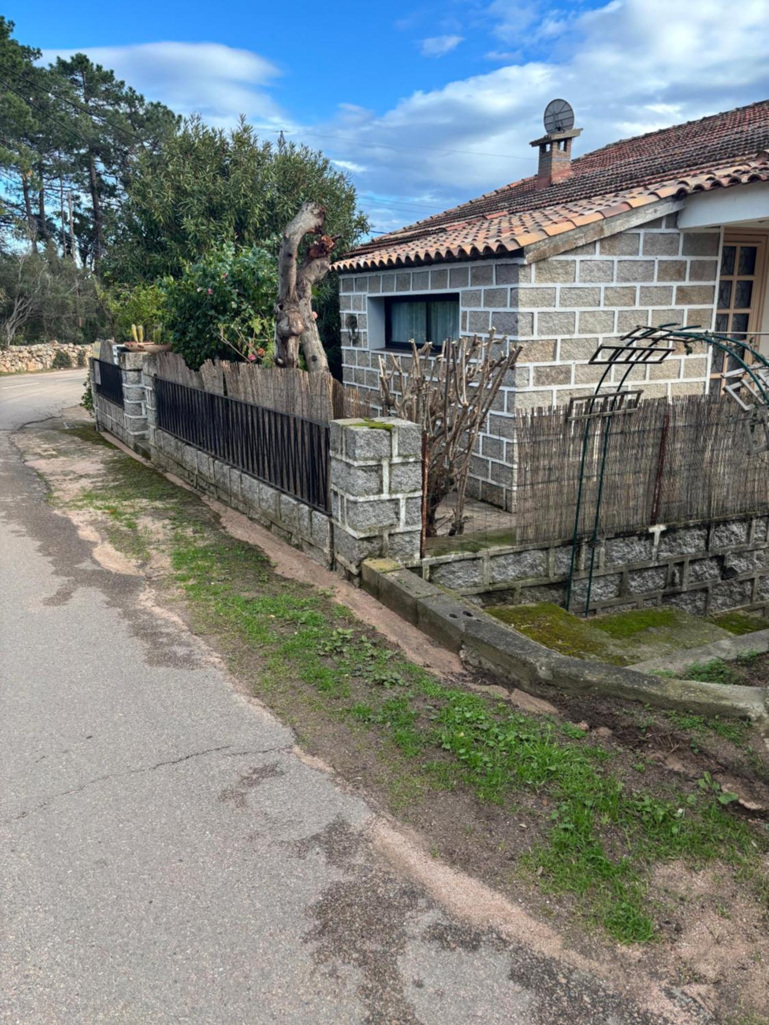 Maison De Village En Granite *